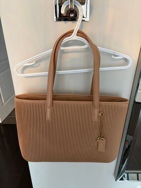 Pixie mood brand new never used Ribbed Leather Tote Bag in Tan